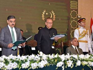 أنوار الحق كاكر يؤدي اليمين رئيسا مؤقتا للحكومة في باكستان