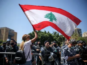  وزير الدفاع موريس سليم في حديث للـmtv: "أنا بخير ولكن أصيب الزجاج الخلفي لسيارتي برصاص