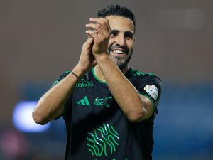 رياض محرز يحتفل بالفوز (المصدر: ALAHLI_FCEN@)