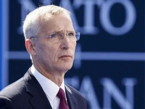 الناتو ينأى بنسفه عن مقترح جدلي لمسؤول بالحلف حول انهاء حرب اوكرانيا