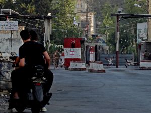 اشتباكات مخيم عين الحلوة تتسبب بنزوح 20 الفا اكثر من نصفهم اطفال