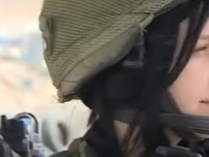 منع مجندات قاعدة اسرائيلية من الغناء مراعاة لزملائهن المتدينين