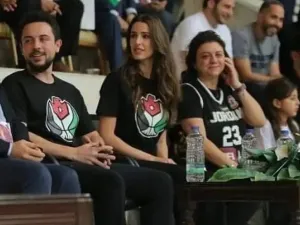  تفاصيل إطلالة الأميرة رجوة الأخيرة خلال مباراة كرة السلة اليوم