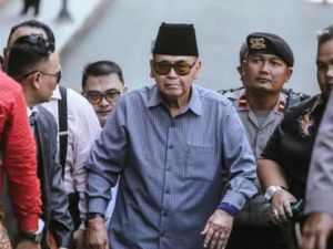 اندونيسيا توقف داعية سمح باقامة صلوات مختلطة في مدرسته الدينية