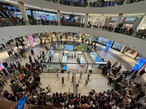 سامسونج تشهد إقبالاً كبيراً على ركنها التفاعلي المؤقت في دبي مول للأسبوع الثالث على التوالي