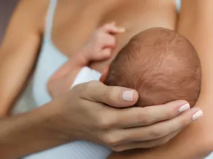 طبيب البوابة: 7 أطعمة تضر بالأمهات المرضعات