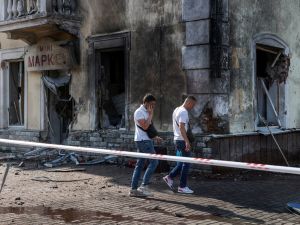 عشرات القتلى والجرحى في قصف روسي على شمال اوكرانيا (فيديوهات)