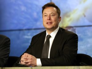 Elon Musk's dual approach: advocating AI pause while building his own AI company