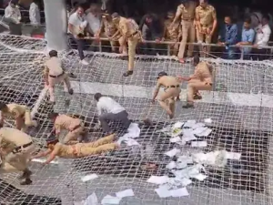 Indian farmers protesting in the Mantralaya.  