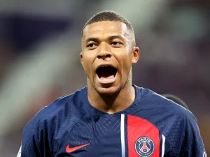 Paris Saint-Germain's French forward #07 Kylian Mbappe celebrates after scoring a penalty goal during the French L1 football match between Toulouse FC and Paris Saint-Germain (PSG) at The TFC Stadium in Toulouse, southwestern France, on August 19, 2023. (Photo by Charly TRIBALLEAU / AFP)