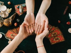 أهم 3 علامات تجعلك غنيًا حسب قراءة الكف