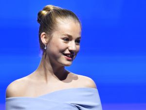  وريثة عرش اسبانيا الأميرة ليونور وريثة  (17 عامًا) 