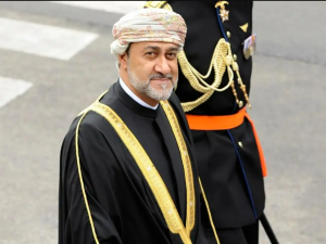 السلطان هيثم بالثوب التقليدي