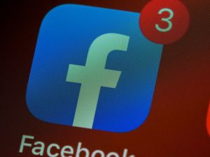 Simple steps to recover deleted photos on Facebook