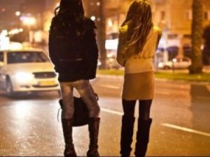 الدعارة أصبحت ظاهرة ملحوظة في بعض شوارع عمان