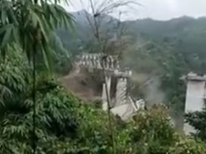 17 قتيلا اثر انهيار جسر للسكك الحديدية بشمال شرق الهند