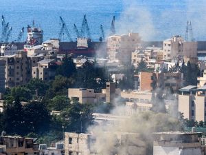 تجدد المواجهات في مخيم عين الحلوة وانباء عن قتلى وجرحى من فتح