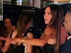 لحظة خروج عائلة ميسي وديفيد بيكهام من المطعم