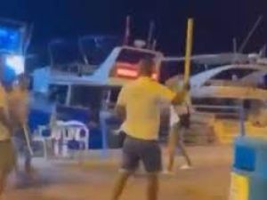 أتراك يعتدون على سائح هولندي بالعصي 