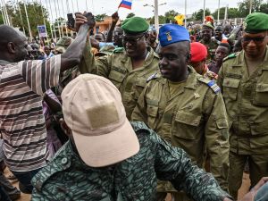 يقود مبادرة تجنيد المتطوعين سكان محليون في نيامي