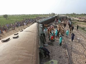 تعتبر حوادث القطارات من أكثر الكوارث الناجمة عن النقل العام في باكستان