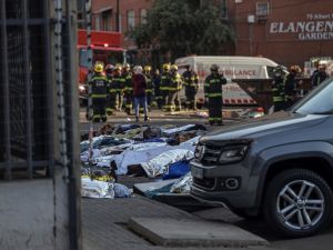 خسائر بشرية ومادية هائلة إثر الحريق في مدينة جوهانسبرغ