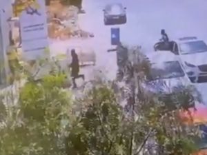 اقتحام فرع بنك في بلدة السموع