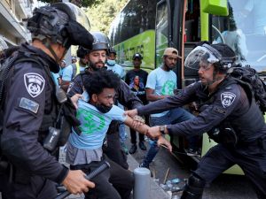 اسرائيل تعتزم ترحيل مئات الاريتريين المتورطين باعمال العنف