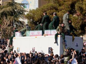 تلوح ايران بالاجتياح البري وإقامة قواعد عسكرية في شمال العراق كما فعلت تركيا.