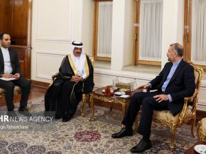 ووصل العنزي طهران الثلاثاء الماضي بالتزامن مع وصول نظيره الايراني علي رضا عنايتي إلى الرياض