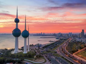 اعتقلت قوات الامن الزوج الذي فشل بالفرار من منزله اثناء مداهمة قوات الشرطة