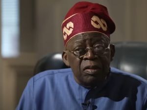 نيجيريا تأمر سفراءها في العالم بالعودة على الفور