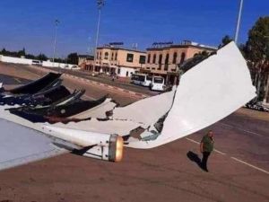 اصطدام طائرة جزائرية بعمود كهرباء