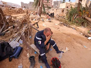 7 قتلى في اصطدام سيارة عائلة ليبية بمركبة فريق اغاثة يوناني متجه الى درنة