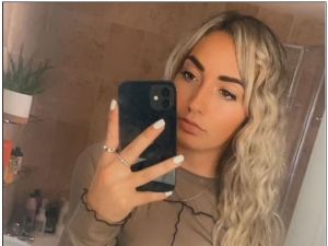 وفاة لاعبة نادي شيفيلد يونايتد الشابة، مادي كيوزاك- الصورة عن ديلي ميل