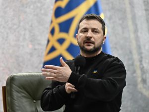 زيلينسكي يقيل وزير الدفاع ريزنيكوف ويعين أوميروف بدلا منه في المنصب