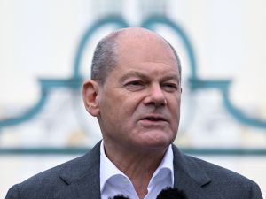 اصابة المستشار الالماني في الوجه اثر سقوطه خلال ممارسة الرياضة