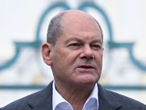  شولتس (65 عاما) سقط اثناء ممارسته رياضة الهرولة،