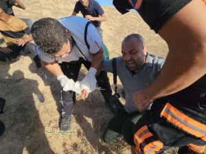   إصابة الصحفي  أشرف أبو عمرة بقنبلة غاز في يده شرقي خانيونس جنوب القطاع 