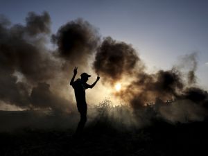 اسرائيل تغلق المسجد الابراهيمي وحماس تدين قصفها "الاجرامي" لغزة