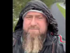 أول ظهور لرمضان قديروف بعد تقارير عن تدهور صحته ودخوله في غيبوبة (فيديو)