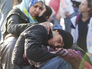 المقداد يرحب بعودة اللاجئين الى بلدهم 