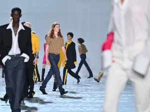 بيتير دو يقود علامة "هيلموت لونغ" للمرة الأولى في نيويورك من وحي الشارع