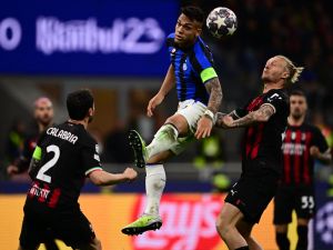 إنتر يستضيف ميلان (Photo by Marco BERTORELLO / AFP)