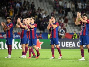 برشلونة يدخل اللقاء منتشيا بانتصاره الساحق على أنتويرب بخماسية الأسبوع الماضي في دوري الأبطال (Photo by Josep LAGO / AFP)
