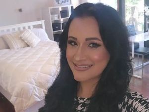 تكسب رزقها من تأجير نصف سريرها للغرباء "شريطة عدم اللمس"