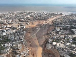 البحر يبتلع ربع مدينةدرنة شرق ليبيا