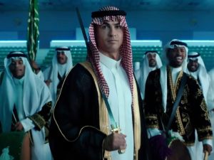 رونالدو بالبشت العربي في اليوم الوطني السعودي