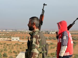 مقاتلان من قوات سوريا الديمقراطية "قسد"