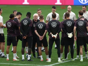 Rudi Voeller (C), director of the Germany national team, oversees a training session on the eve of the friendly football match between Germany and France in Dortmund, western Germany, on September 11, 2023. (Photo by FRANCK FIFE / AFP)